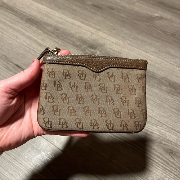 Dooney & Bourke Small Brown Wristlet Key Ring Zip Coin and Card Holder Bag - Picture 2 of 9